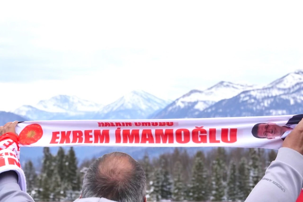 İstanbul Büyükşehir Belediye Başkanı Ekrem İmamoğlu'nun düzenleyeceği mitinge 6 farklı parti katılacak! DEM Parti'den öne çıkan bir karar alındı.