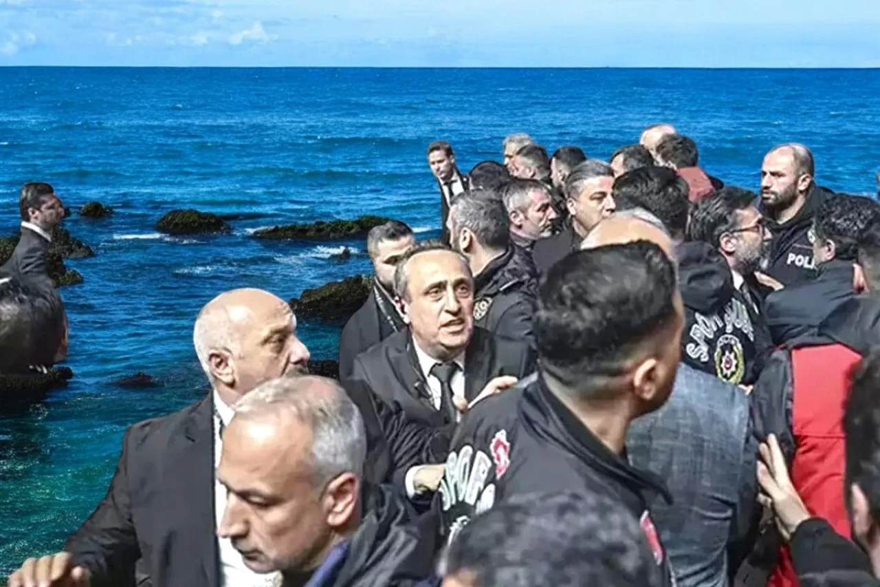 Beşiktaş Divan Kurulu, Hasan Arat ve Tevfik Yamantürk arasında yaşanan tartışma sonrasında ihraç kararı aldı.