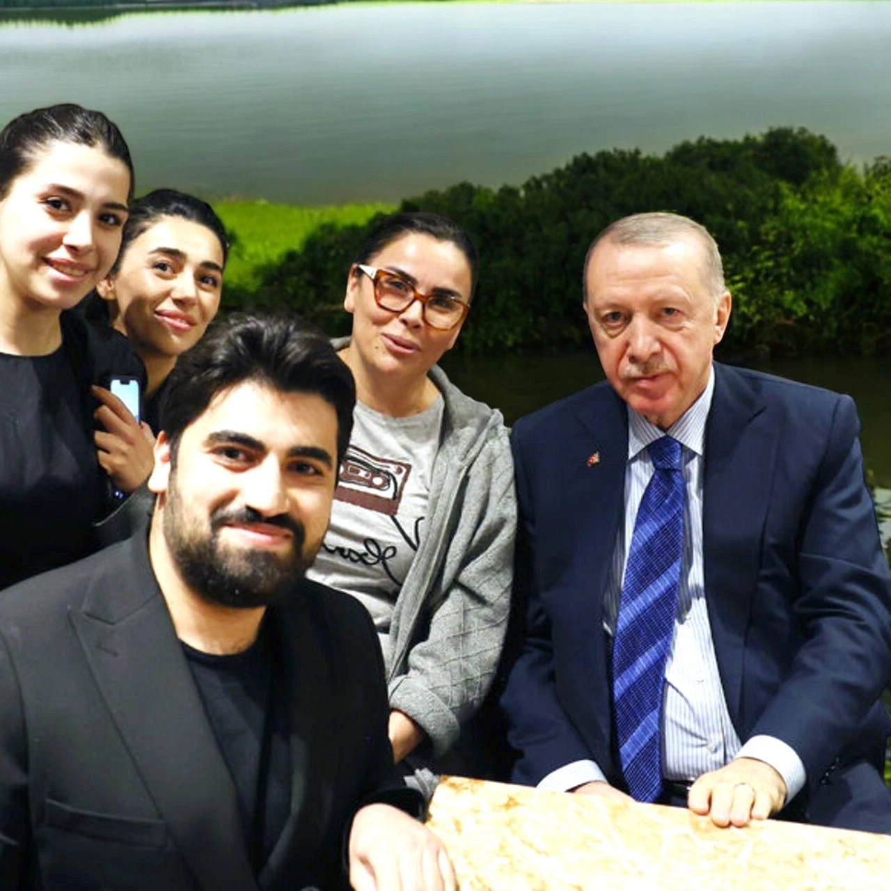 Cumhurbaşkanı Erdoğan kafede sürpriz bir buluşma gerçekleştirdi