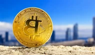 Bitcoin'in hakimiyeti tüm zamanların en yüksek seviyesine yaklaşırken, altcoin sezonu beklenmedik bir şekilde erteleniyor.