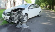 Bursa'da meydana gelen trafik kazasında 2 araç çarpıştı; 3 kişi yaralandı.