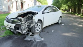 Bursa'da meydana gelen trafik kazasında 2 araç çarpıştı; 3 kişi yaralandı.