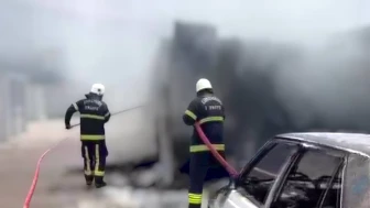 Kahramanmaraş'ta 5 Konteyner ve 1 Otomobil Alev Aldı: Korkunç Yangın Olayı!