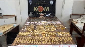 Hatay'da altın ticareti yapan 5 kuyumcu, düşük ayarlı altın sattıkları iddiasıyla yakalandı.