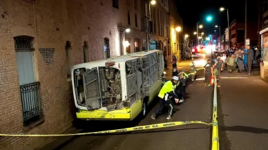 Konya'da meydana gelen trafik kazasında yolcu otobüsü devrildi: 1 kişi hayatını kaybetti, 10 kişi ağır yaralı, 26 kişi ise yaralandı.