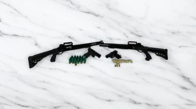 Adana’da bir tırdaki tarım aletleri altında gizlenmiş 420 ruhsatsız tabanca jandarma tarafından bulundu.