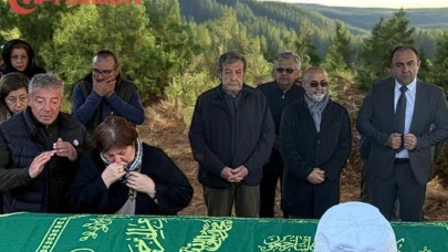 Ünlü sanatçı Sezai Altekin’in vefatı sonrası sevenleri tarafından son yolculuğuna uğurlandı.