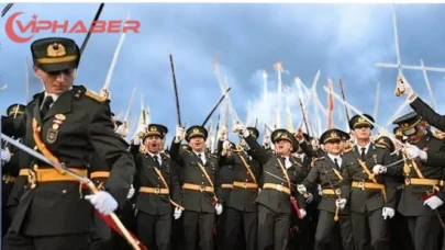 Kılıçlı yemin soruşturmasında teğmenler ve disiplin amirlerine verilen ceza kararı: 5 teğmen ve 3 disiplin amirine "Silahlı Kuvvetlerden ayırma cezası" verildi.