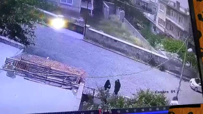Kadın kılığına giren hırsızlar, dikkatleri üzerine çekti.