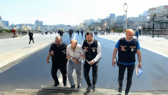 Bankaya silahla baskın yapan zanlı polis tarafından yakalandı