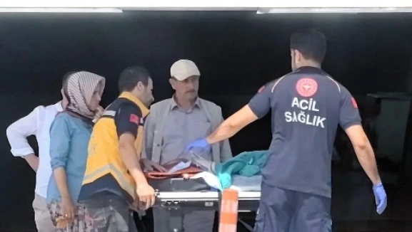 Kurban kesimi sırasında bıçağın üzerine düşen çocuk hayatını kaybetti