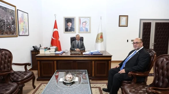Kahramanmaraş Valisi ile yapılan görüşmede yeni projeler ele alındı ve önemli kararlar alındı.