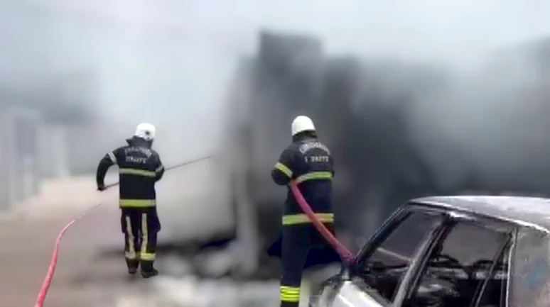 Kahramanmaraş'ta 5 Konteyner ve 1 Otomobil Alev Aldı: Korkunç Yangın Olayı!