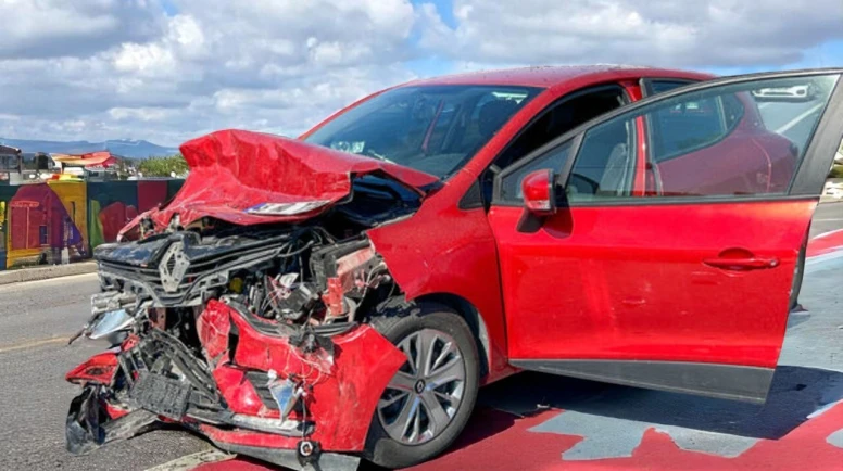 Uşak'ta meydana gelen zincirleme trafik kazasında 7 kişi yaralandı.