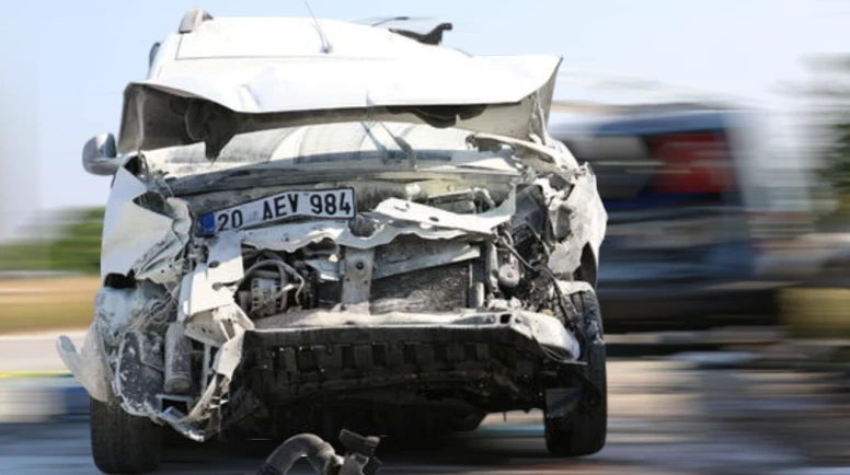 Hatay'da meydana gelen trafik kazasında kamyon 3 aracı ezdi: 1 kişi hayatını kaybetti, 10 kişi yaralandı